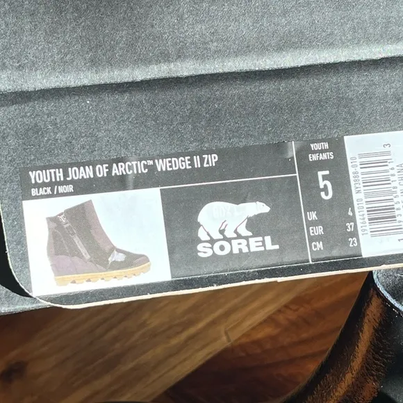 Sorel Joan of Artic Wedge II Zip youth boot, size 4 (big kid), NEW